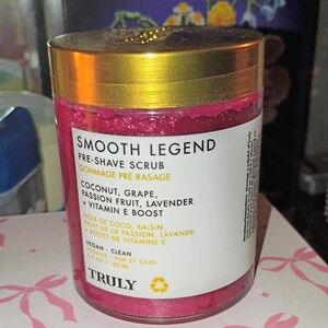 TRULY Smooth Legend Pre-Shave Scrub - Vibrant Pink